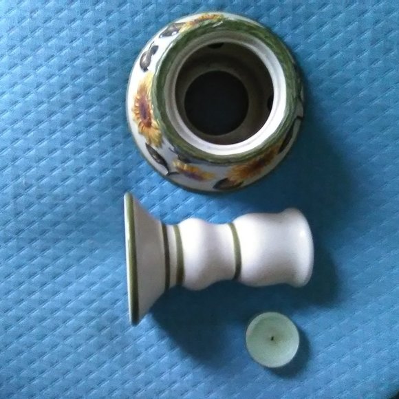 Sunflower Candleholder with Shade - Picture 9 of 12